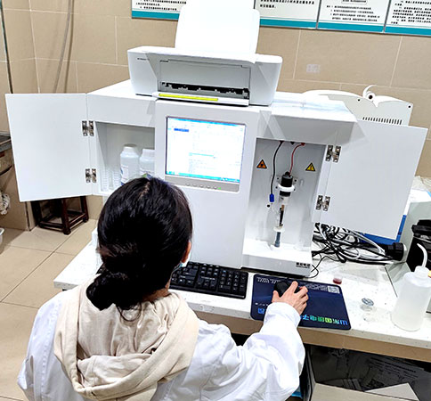 6月初，祝贺电化学微量元素分析仪在重庆市璧山区人民医院装机