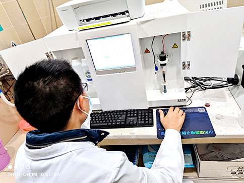 6月初，祝贺电化学微量元素分析仪在重庆市璧山区人民医院装机